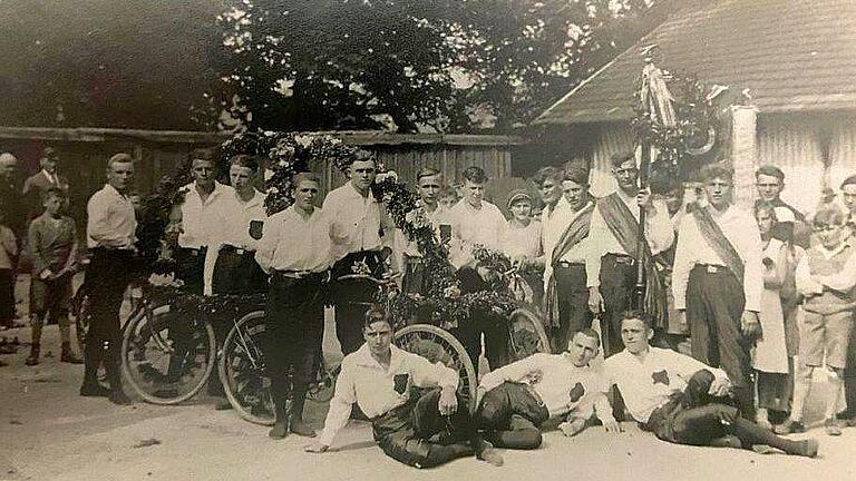 Gauausfahrt des Heidingsfelder Radlerclubs Pfingsten 1911.
