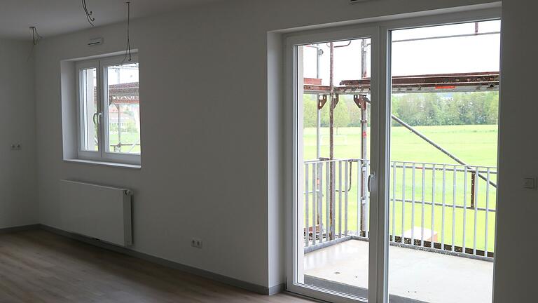 Im sozialen Wohnungsbauprojekt Säule II in Marktheidenfeld gibt es weitere Wasserschäden. Das Bild zeigt die Wohnungen bei einer Besichtigung Anfang Mai. Im sozialen Wohnungsbauprojekt Säule II in Marktheidenfeld gibt es weitere Wasserschäden. Das Bild zeigt die Wohnungen bei einer Besichtigung Anfang Mai.