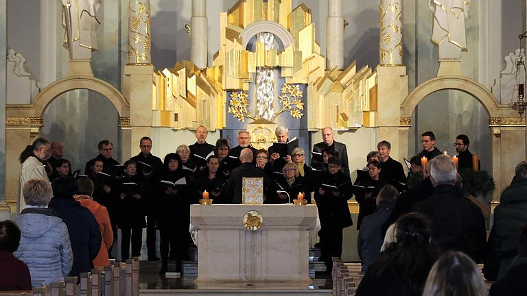 'Dein Reich komme' mit 'colla voce' (Leitung: Rainer Aberle), Diakon Thomas Weiss und Florian Mayer an der Orgel.
