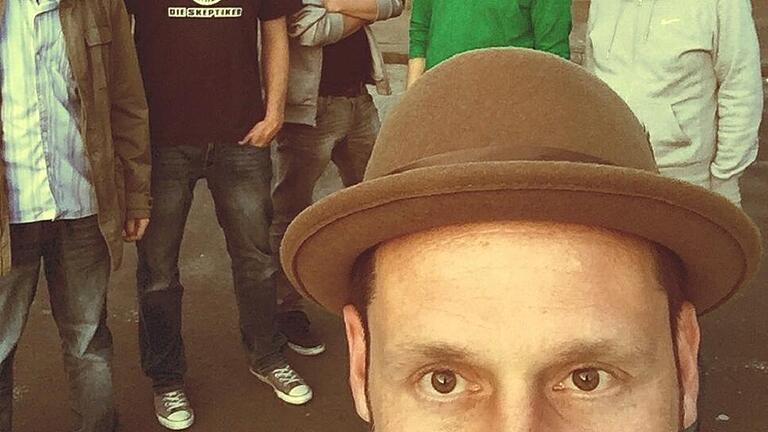Zehn Jahre älter: Die Musiker der Band „A Felony“ um den jetzigen Bürgermeister Thorsten Wozniak treten beim Zehnjährigen der Geo-Live-Night auf, allerdings nicht mehr ganz so jung wie auf diesem alten Foto. Zehn Jahre älter: Die Musiker der Band „A Felony“ um den jetzigen Bürgermeister Thorsten Wozniak treten beim Zehnjährigen der Geo-Live-Night auf, allerdings nicht mehr ganz so jung wie auf diesem alten Foto.