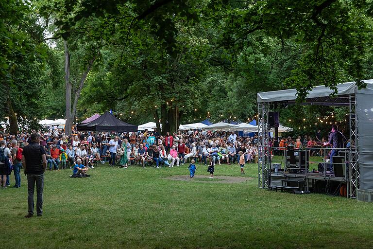 Live Musik und mehr gibt es beim Ringparkfest in Würzburg. Live Musik und mehr gibt es beim Ringparkfest in Würzburg.