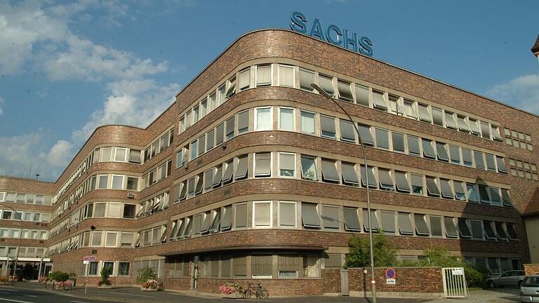 1932 entstand das imposante Sachs-Verwaltungsgebäude. Geschaffen hat es der damalige Star-Architekt Paul Bonatz. 1932 entstand das imposante Sachs-Verwaltungsgebäude. Geschaffen hat es der damalige Star-Architekt Paul Bonatz.