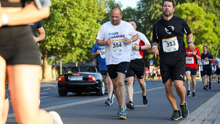 Der Würzburger Firmenlauf fand bei bestem Wetter und Sonnenschein am Donnerstag, 23. Juni 2022 statt.