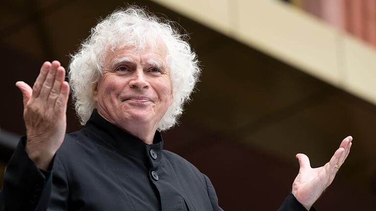 Stardirigent Sir Simon Rattle - Sir Simon Rattle dirigiert auch beim Kissinger Sommer 2024. Stardirigent Sir Simon Rattle - Sir Simon Rattle dirigiert auch beim Kissinger Sommer 2024.