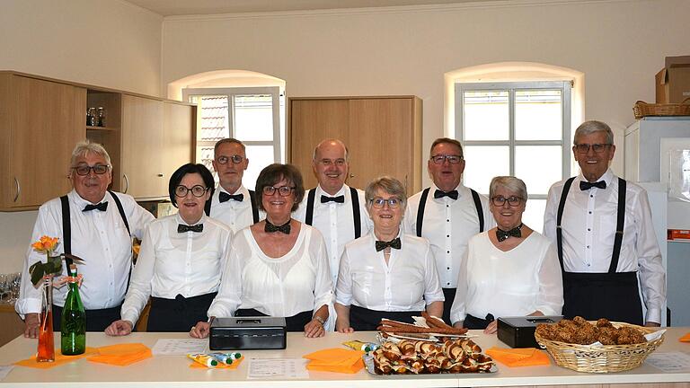 Das Catering-Team unter der Leitung von Peter Schneider und Gaby Vierheilig: von links Peter Schneider, Petra Heinlein, Michael Heinlein, Gaby Vierheilig, Volker Stowasser, Claudia Scheller, Jürgen Keller, Karin Hümmer, Reinhard Scheller. Das Catering-Team unter der Leitung von Peter Schneider und Gaby Vierheilig: von links Peter Schneider, Petra Heinlein, Michael Heinlein, Gaby Vierheilig, Volker Stowasser, Claudia Scheller, Jürgen Keller, Karin Hümmer, Reinhard Scheller.