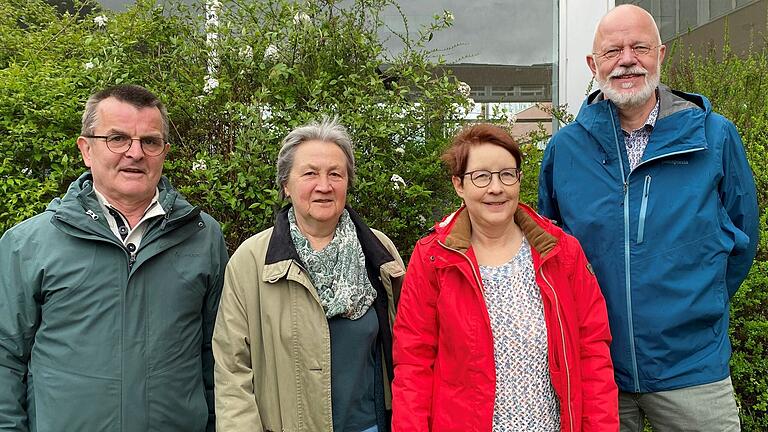 Die Vortragsreihe 'Stadt - Land - Zukunft' wird organisiert von der Ortsgruppe des Bund Naturschutz, Bündnis 90/Die Grünen Marktheidenfeld und der Evangelischen Kirchengemeinde Marktheidenfeld. Zum Vorgespräch trafen sich (von links) Joachim Hörnig und Ulrike Münz (beide BN), Hedda Coulon (evang. Kirche) und Michael Kroschewski (Die Grünen). Die Vortragsreihe 'Stadt - Land - Zukunft' wird organisiert von der Ortsgruppe des Bund Naturschutz, Bündnis 90/Die Grünen Marktheidenfeld und der Evangelischen Kirchengemeinde Marktheidenfeld. Zum Vorgespräch trafen sich (von links) Joachim Hörnig und Ulrike Münz (beide BN), Hedda Coulon (evang. Kirche) und Michael Kroschewski (Die Grünen).