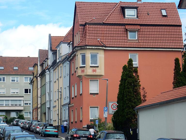 Aus dem künftigen Sanierungsgebiet ist in nur wenigen Minuten das Stadtzentrum erreicht, weshalb dort kaum ein Parkplatz frei bleibt.