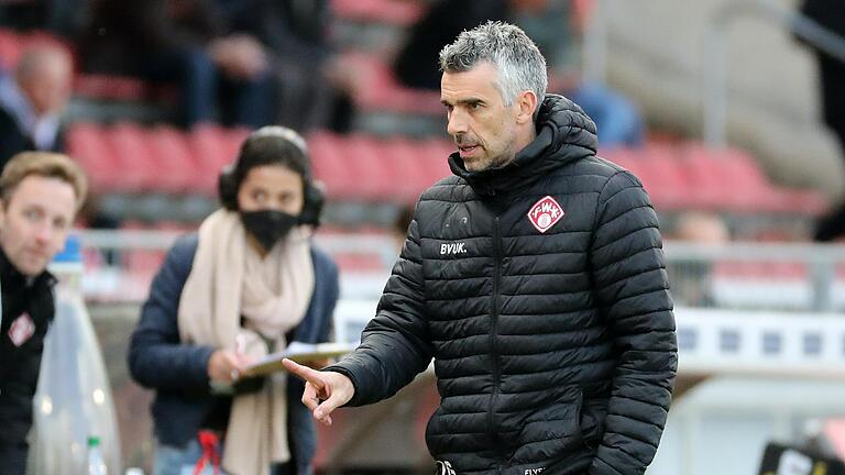Punkten die Kickers auch im dritten Spiel unter dem neuen Cheftrainer Danny Schwarz? Punkten die Kickers auch im dritten Spiel unter dem neuen Cheftrainer Danny Schwarz?