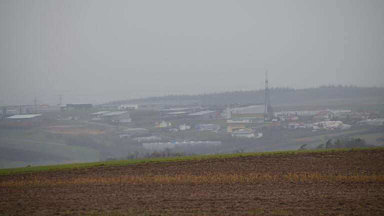 Das Gewerbegebiet am Waltersberg ist voll und soll in naher Zukunft erweitert werden. Hierzu muss der Flächennutzungsplan der Stadt Grünsfeld geändert werden, was die Gemeinderäte mehrheitlich befürworten. Das Gewerbegebiet am Waltersberg ist voll und soll in naher Zukunft erweitert werden. Hierzu muss der Flächennutzungsplan der Stadt Grünsfeld geändert werden, was die Gemeinderäte mehrheitlich befürworten.