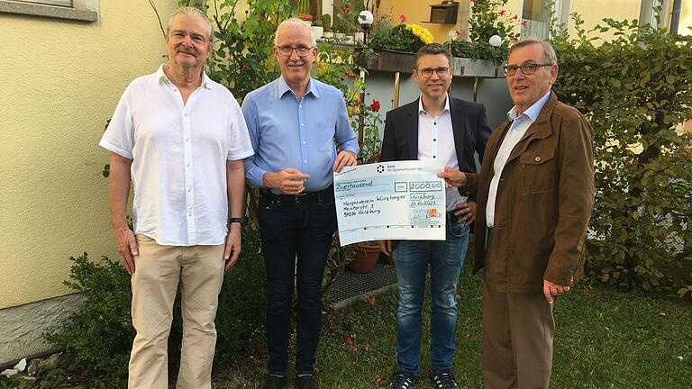 Auf dem Foto (von links) Christian Birken, Schriftführer Hospizverein, Andreas Lehmann, Beauftragter für Öffentlichkeitsarbeit, Dr. Christian Köhler, Gemeindevorsteher, und Wolfgang Engert, 1. Vorsitzender Hospizverein. Auf dem Foto (von links) Christian Birken, Schriftführer Hospizverein, Andreas Lehmann, Beauftragter für Öffentlichkeitsarbeit, Dr. Christian Köhler, Gemeindevorsteher, und Wolfgang Engert, 1. Vorsitzender Hospizverein.