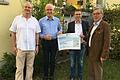 Auf dem Foto (von links) Christian Birken, Schriftführer Hospizverein, Andreas Lehmann, Beauftragter für Öffentlichkeitsarbeit, Dr. Christian Köhler, Gemeindevorsteher, und Wolfgang Engert, 1. Vorsitzender Hospizverein.