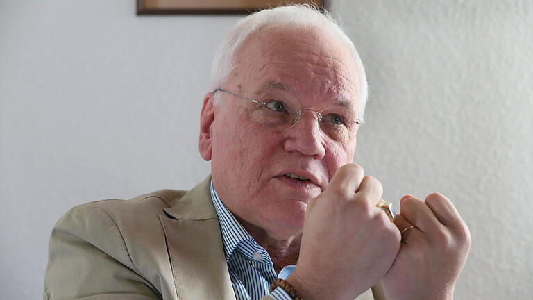 Der Würzburger Theologe Wunibald Müller hofft, dass Papst Franziskus über den Schatten seiner Vorgänger springt.