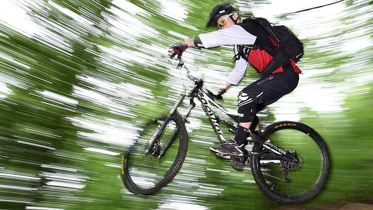 Mountain-Biker - Beliebter Sport: Vom Landesgartenschaugelände soll eine Mountainbike-Strecke nach Gerbrunn und Randersacker gebaut werden. Mountain-Biker - Beliebter Sport: Vom Landesgartenschaugelände soll eine Mountainbike-Strecke nach Gerbrunn und Randersacker gebaut werden.