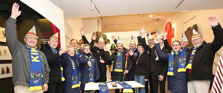 Die Kitzinger Karnevalsgesellschaft (KiKaG) gab am 11.11. im Kitzinger Fastnachtmuseum mit großem Helau die neue Schlappmaul-Ordensträgerin bekannt: Ines Procter aus Leinach, als 'Putzfraa' bekannte fränkische Kultfigur. Die Kitzinger Karnevalsgesellschaft (KiKaG) gab am 11.11. im Kitzinger Fastnachtmuseum mit großem Helau die neue Schlappmaul-Ordensträgerin bekannt: Ines Procter aus Leinach, als 'Putzfraa' bekannte fränkische Kultfigur.