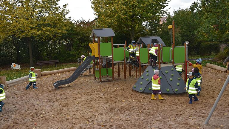 Der Spielplatz Berliner Straße in Bad Neustadt wurde wiedereröffnet. Auf dem Bild ist die Kombinationsanlage für Kleinkinder zu sehen.