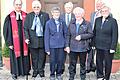 Pfarrer Hans Gernert mit den Jubilaren Erika Hilpert, Regina Ehrmann, Rudolf Dürr, Dorothea Maul, Johann Kleinlein und Lina Lenk vor der Matthäuskirche Rehweiler.