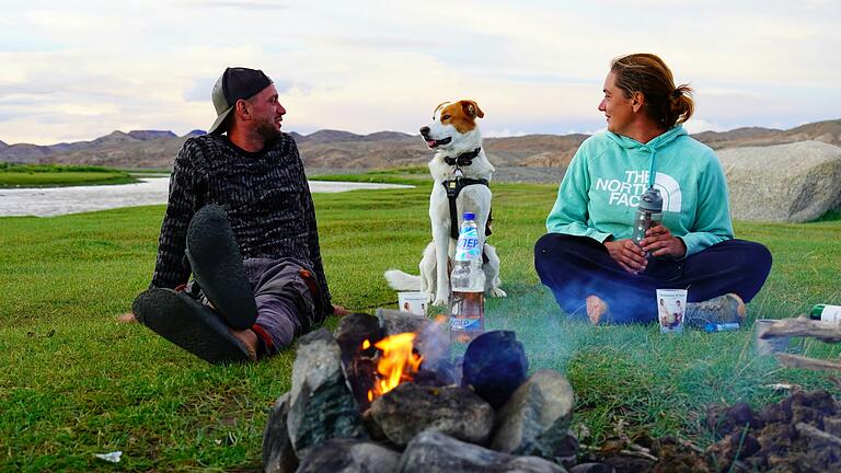 Hund Otti begleitet die Familie aus Schwebheim auf ihrer Reise nach Thailand und zurück. Hund Otti begleitet die Familie aus Schwebheim auf ihrer Reise nach Thailand und zurück.
