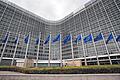 Kampfansage: Fahnen vor der EU-Kommission in Brüssel. Parlament und Minister streiten weiter um den letzten Schritt zur Bankenunion, die eines Tages die Finanzbranche sicherer machen soll.