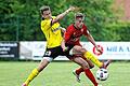 Die Würzburger Kickers (rote Trikots) gewannen in Dampfach gegen die SpVgg Bayreuth klar mit 6:0.