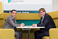 Bethmann Bank       -  Würzburg ist die Heimat des neuen Standortes der Bethmann Bank. Im Gespräch erklären die Niederlassungsleiter Matthias Stumpf und Manfred Richtarsky (rechts) die  Vorteile einer leistungsfähigen Beratung auf Augenhöhe.