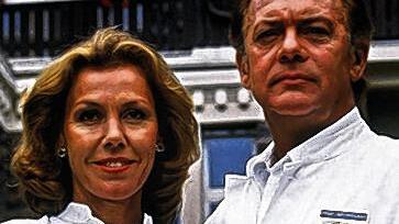 Klausjürgen Wussow und Gaby Dohm in &bdquo;Die Schwarzwaldklinik&ldquo;.