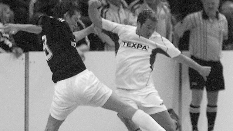 Vor 21 Jahren gab Matthias Gerhardt (rechts) im Trikot des TSV Großbardorf sein Debüt bei der Bad Neustädter Hallengala.