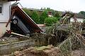 Unwetter in Nordhessen       -  Ein zerstörtes Auto liegt unter einem Dach im Trendelburger Stadtteil Gottsbüren.