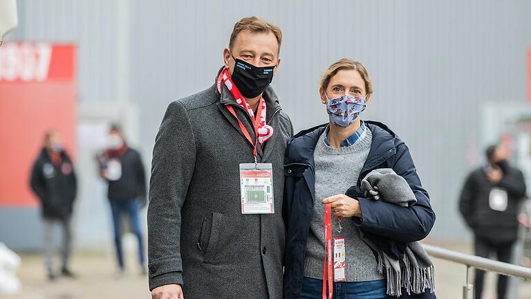 Unser Archivbild zeigt Bürgermeisterin Judith Jörg und Wolfgang Roth vor etwa einem Jahr in der Flyeralarm Arena in Würzburg. Unser Archivbild zeigt Bürgermeisterin Judith Jörg und Wolfgang Roth vor etwa einem Jahr in der Flyeralarm Arena in Würzburg. 
