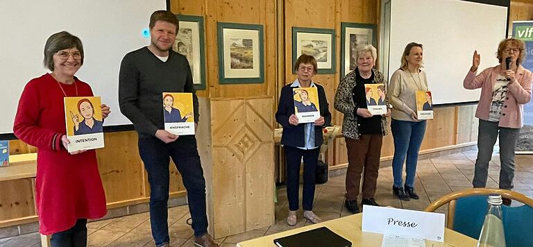 Kommunikationstrainerin von Scherl-Defersdorf bezog die Frauen in ihr Kommunikationskonzept mit ein. Kommunikationstrainerin von Scherl-Defersdorf bezog die Frauen in ihr Kommunikationskonzept mit ein.