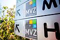 Zwei Pfeile für das MVZ Haßfurt zeigen hier nach oben. Ob das auch für die wirtschaftliche Zukunft der MVZ GmbH gilt, ist mehr als fraglich. (Archivbild)
