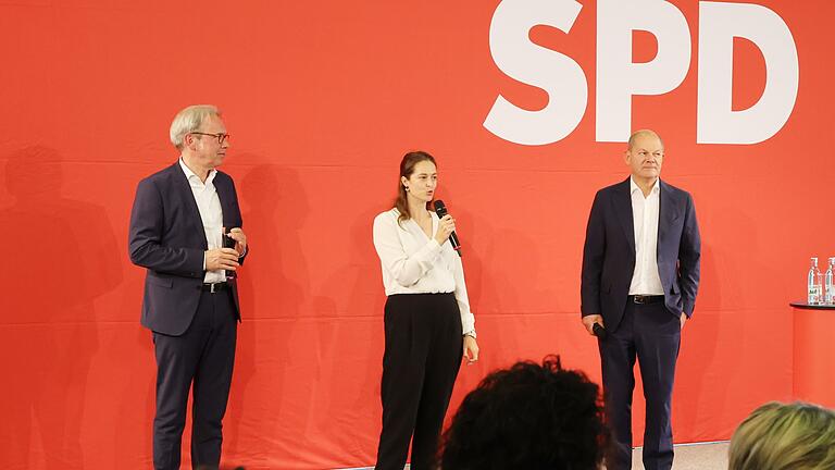Bürgerdialog mit Bundeskanzler Scholz       -  Der Kanzler verwies bei einem Auftritt in Weimar unter anderem auf die Erhöhung des Kindergeldes.