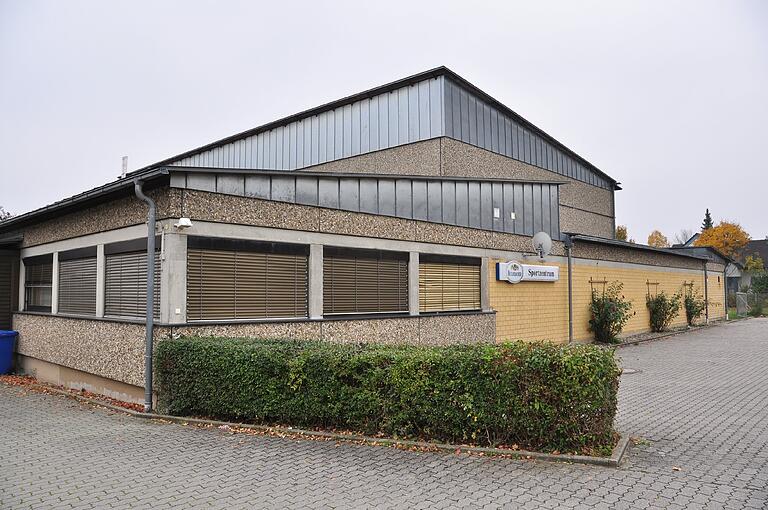 Seit Jahren klagen die Menschen in Wonfurt darüber, dass ihre Turnhalle in einem schlechten Zustand ist - unser Bild stammt aus dem Jahr 2012. Seit Jahren klagen die Menschen in Wonfurt darüber, dass ihre Turnhalle in einem schlechten Zustand ist - unser Bild stammt aus dem Jahr 2012.