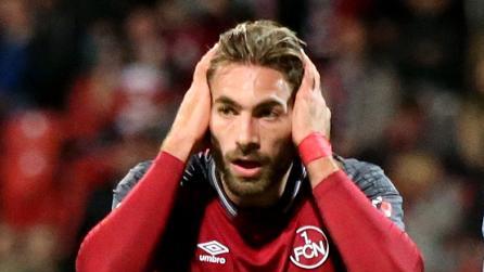 Fussball - 2. Bundesliga - 1. FC Nuernberg - FC S. Pauli       -  Nicht zu fassen: Club-Profi Enrico Valentini nach seiner vergebenen Großchance.