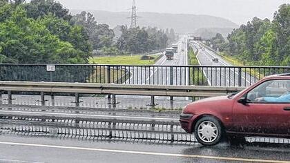 Zwischen Ebelsbach und Eltmann kreuzen sich B 26 und A 70. Da die Autobahn die Bundesstraße überflüssig macht, wird die B 26 bald herabgestuft.
