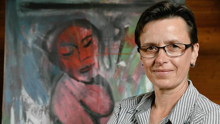Als Sechsjährige verbrachte sie schwere Wochen auf Kur - als Verschickungskind. Petra Keller ist eine der vielen Betroffenen, die jetzt über ihr erlittenes Trauma erzählen. Als Sechsjährige verbrachte sie schwere Wochen auf Kur - als Verschickungskind. Petra Keller ist eine der vielen Betroffenen, die jetzt über ihr erlittenes Trauma erzählen.
