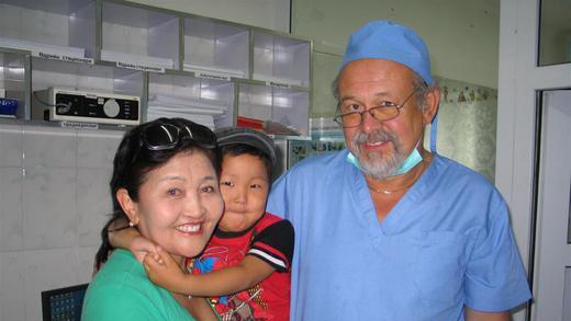 Ulan Bator       -  Manfred Haas aus Helmstadt ist zum Ehrenprofessor der Universität Ulan Bator ernannt worden. Er hat sich um die Uniklinik dort verdient gemacht. Außerdem ist er mittlerweile zu einem Fan dieses Landes geworden, das er einmal jährlich bereist.