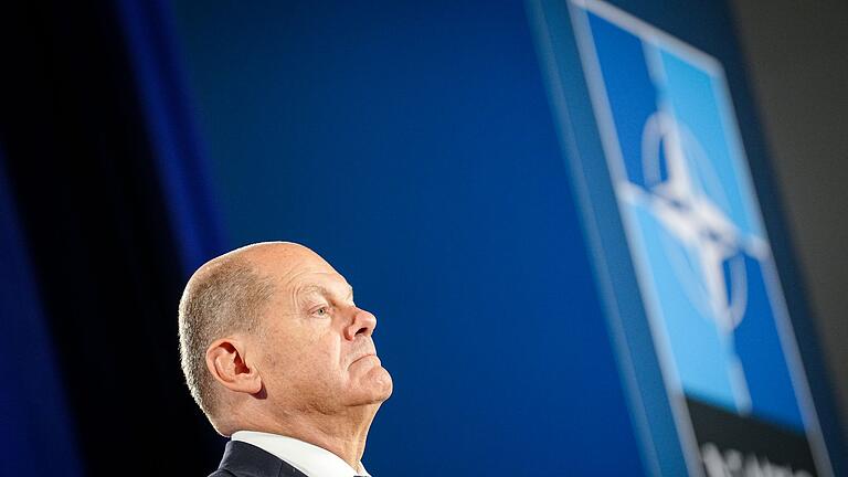 Nato-Gipfel       -  Kanzler Scholz will keine weitere Lockerung der Auflagen für den Einsatz westlicher Waffen gegen Russland.