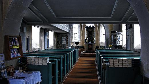 Rundumerneuerung: Neben der Außenfassade von Gotteshaus und Turm, die noch heuer gestartet werden soll, muss auch das Innere der evangelischen Kirche Euerbach runderneuert werden.