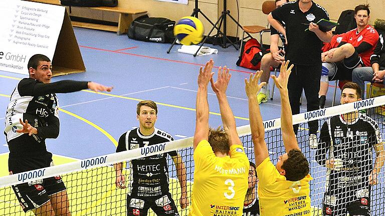 Planen gegen Haching II den sechsten Eltmanner Sieg in Serie: Georgi Stoyanov, Johnny Engel und Mircea Peta (von links).