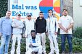Sind stolz auf ihr Plakat in Würzburg: (von links) Peter Killinger, Obermeister der Maler- und Stuckateur-Innung Würzburg und Main-Spessart, die Azubis Lucas Appleby, Omid Waziri, Rene Didibe, Ermal Ali und Patrick Gottschalk sowie Ausbildungsleiter Paul Geier.