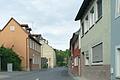 Auf mehreren hundert Metern Länge muss die Schweinfurter Straße in Arnstein in elf Bauphasen saniert werden. Ob die Vollsperrung bis Ende des Jahres die letzte sein wird, ist noch unklar.