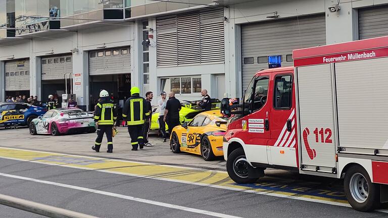 Verletzte nach Explosion im Fahrerlager am Nürburgring - Trotz eines Unglücks findet am Nürburgring ein sechsstündiges Rennen statt. (Foto aktuell) Verletzte nach Explosion im Fahrerlager am Nürburgring - Trotz eines Unglücks findet am Nürburgring ein sechsstündiges Rennen statt. (Foto aktuell)
