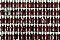 Andy Warhol, 210 Coca-Cola-Flaschen - Andy Warhol, 210 Coca-Cola Bottles -       -  In Reih' und Glied: 1962 schuf Andy Warhol eine ganze Serie von Bildern, in deren Mittelpunkt Coca-Cola-Flaschen stehen &ndash; auch dieses (Teilansicht).