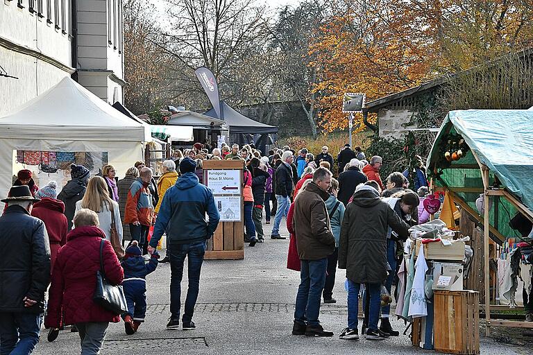 Eine überaus großen Zulauf verzeichnete auch in diesem Jahr wieder der Bildhäuser Adventsbasar. Im Außenbereich des ehemaligen Klosters gab es zahlreiche Stände, unter anderem mit Kunsthandwerk.