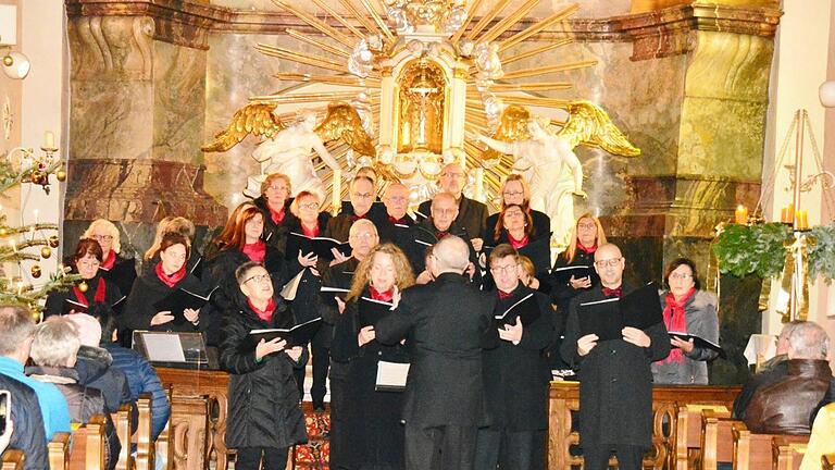 Das Weihnachtskonzert in der Jakobuskirche.  Fotos: Arthur Stollberger       -  Das Weihnachtskonzert in der Jakobuskirche.  Fotos: Arthur Stollberger