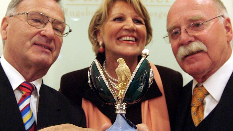 Ingeborg und Albert Breitenberger im Jahr 2006 mit Herbert Mohr-Mayer von Fabergé (links). Ingeborg und Albert Breitenberger im Jahr 2006 mit Herbert Mohr-Mayer von Fabergé (links).