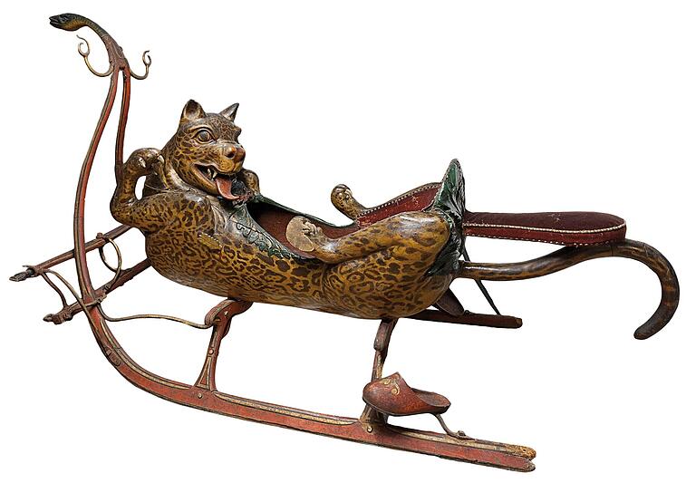 Figurenschlitten in Gestalt eines Jaguars. Figurenschlitten in Gestalt eines Jaguars.