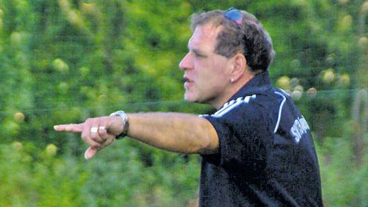 Da geht's lang: Beim TSV Oberelsbach löst der bisherige Langendorfer Frauen-Coach Ralf Hemmerich Trainer Marcel Töpel ab. Da geht's lang: Beim TSV Oberelsbach löst der bisherige Langendorfer Frauen-Coach Ralf Hemmerich Trainer Marcel Töpel ab.