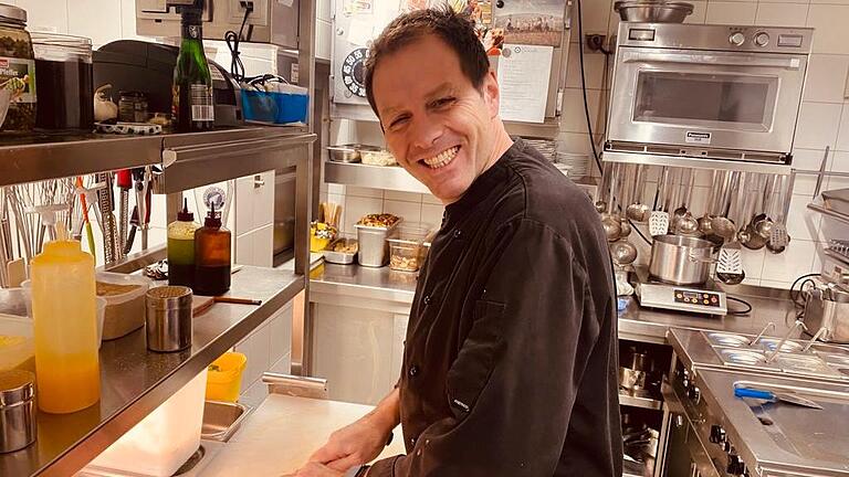 Frank Mirring, der Küchenchef im 'Restaurant Braunsmühle' in Bischofsheim, schließt an Weihnachten sein Restaurant, um Zeit mit der Familie zu haben.
