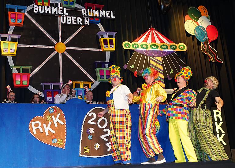 Jubel, Trubel, Heiterkeit auf dem närrischen RKK-Jahrmarkt. Jubel, Trubel, Heiterkeit auf dem närrischen RKK-Jahrmarkt.